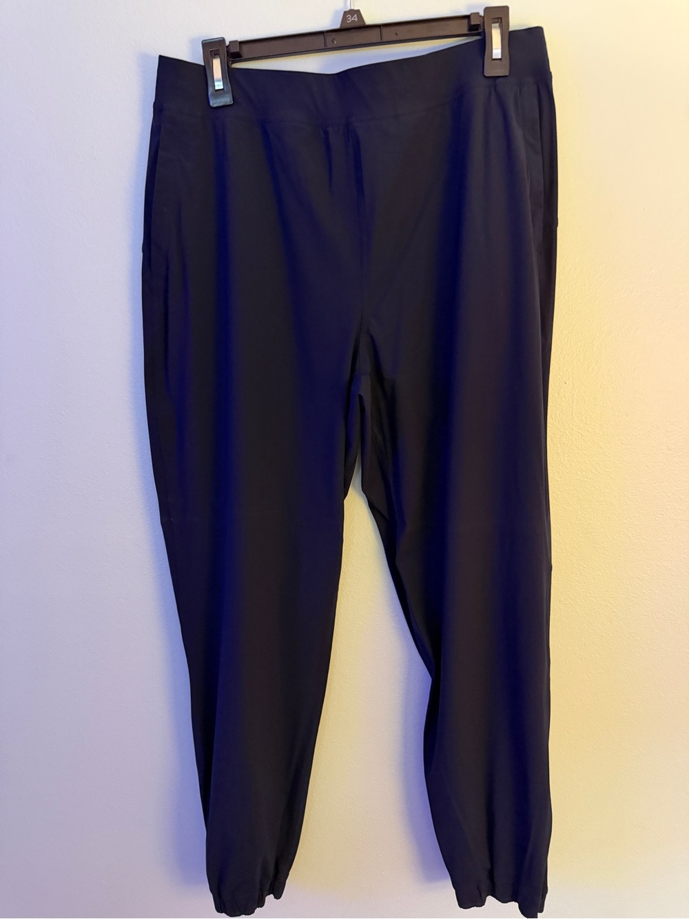 Lululemon women’s navy Jogger Pants -